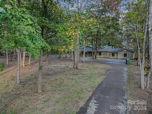 2nd image of 15101 Regena Ln