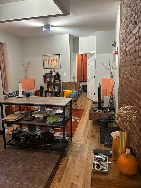 1st image of 928 Myrtle Ave APT 25