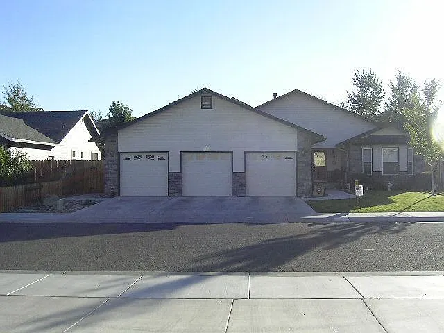1582 Divot Rd photo 1