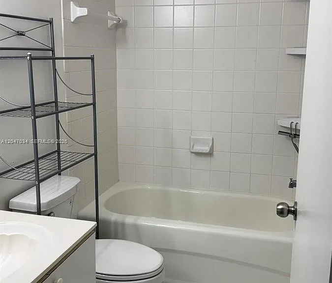 1271 SE 27th St #203 — Photo 11