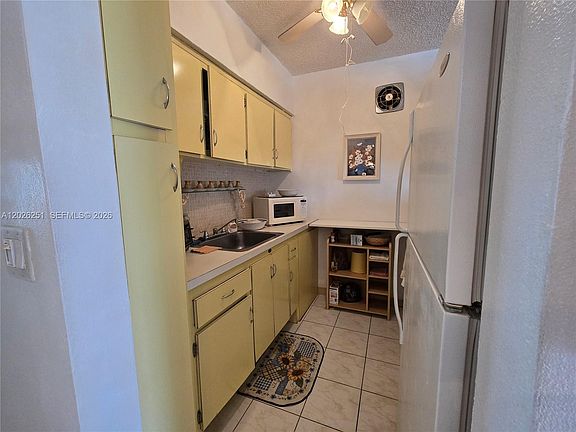 4th image of 820 SW 11th Ave APT 4B