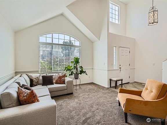 5th image of 401 25th Avenue Pl