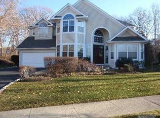 17 Wendy Rd, Syosset, NY 11791