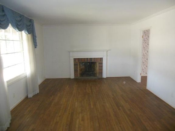 3rd image of 3227 Saint Charles Pl
