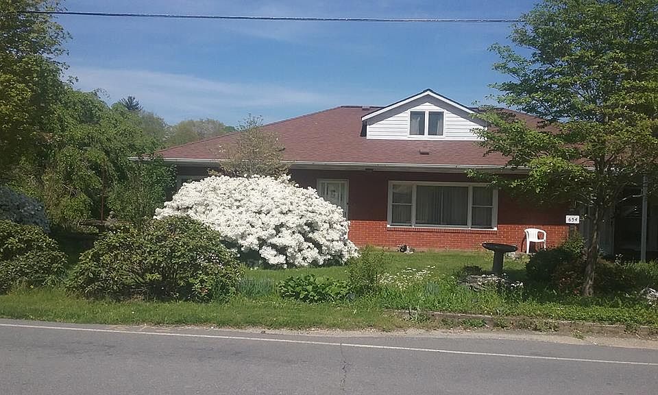 1st image of 654 Summit Ave
