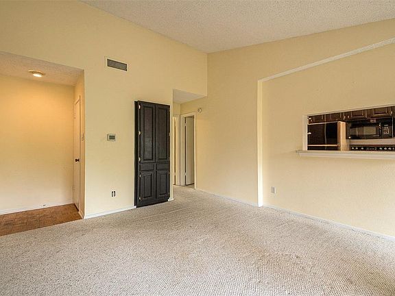 5th image of 1104 Riverchase Ln Unit 206