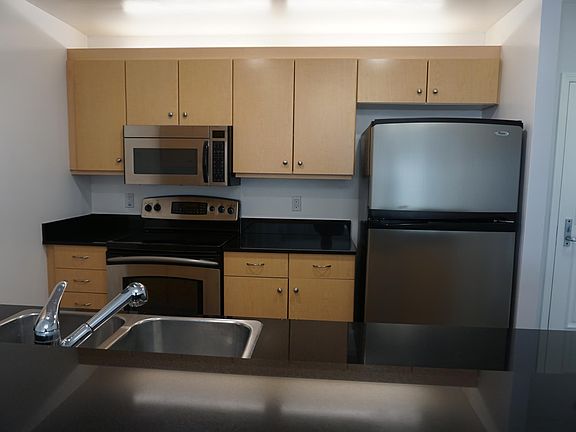 3rd image of 140 S Van Ness Ave Unit 640