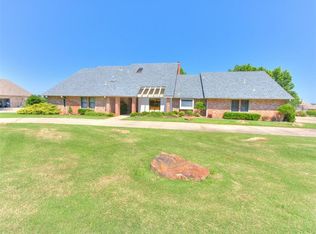 9 Country Club Rd, Shawnee, OK 74801