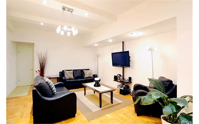 Sold by Douglas Elliman | media 21