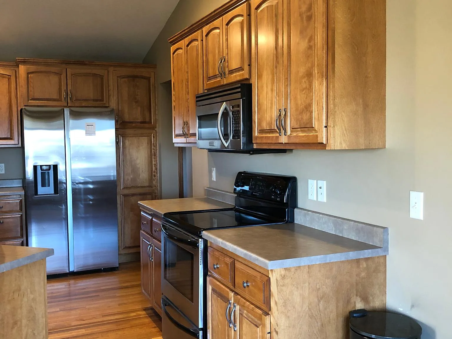 4 bed, 2100 sqft, $2,350 — Photo 2