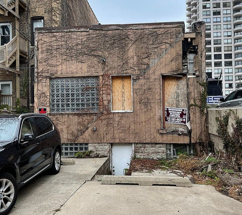 2nd image of 327 W Armitage Ave