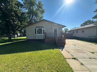 221 16th St SE, Minot, ND 58701