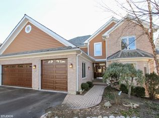 21827 W Riviera Ct, Mundelein, IL 60060