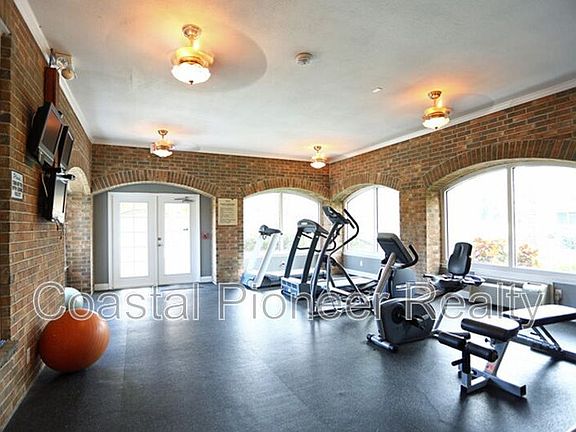 2nd image of 10200 Gandy Blvd N APT 402