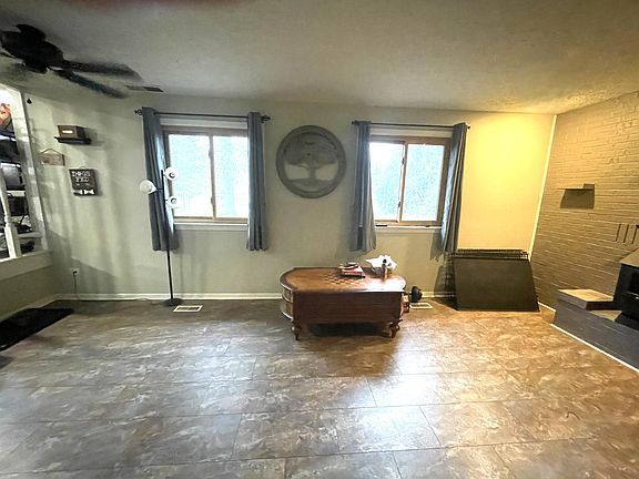 4th image of 1165 Rosewood Dr