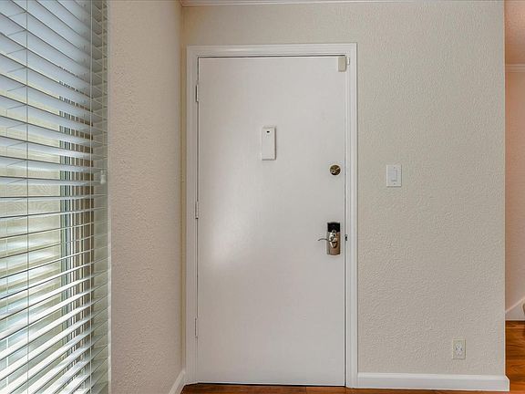 5th image of 380 Auburn Way APT 23