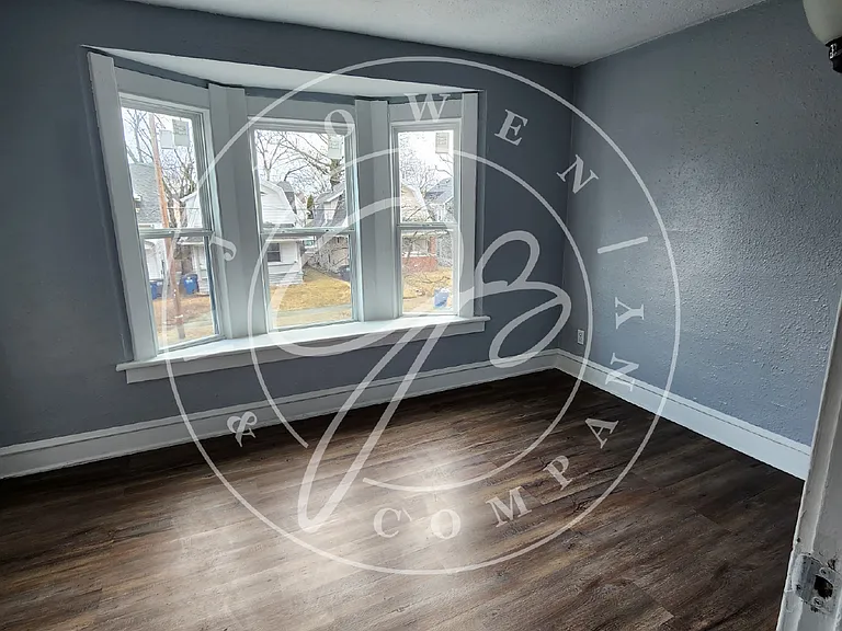 632 Nicholas St — Photo 12