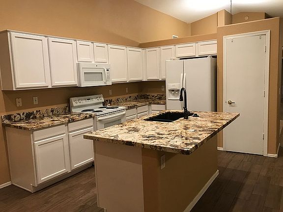 4th image of 9106 E Hillview Cir