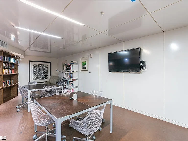 3000 Oasis Grand Blvd #801 — Photo 28
