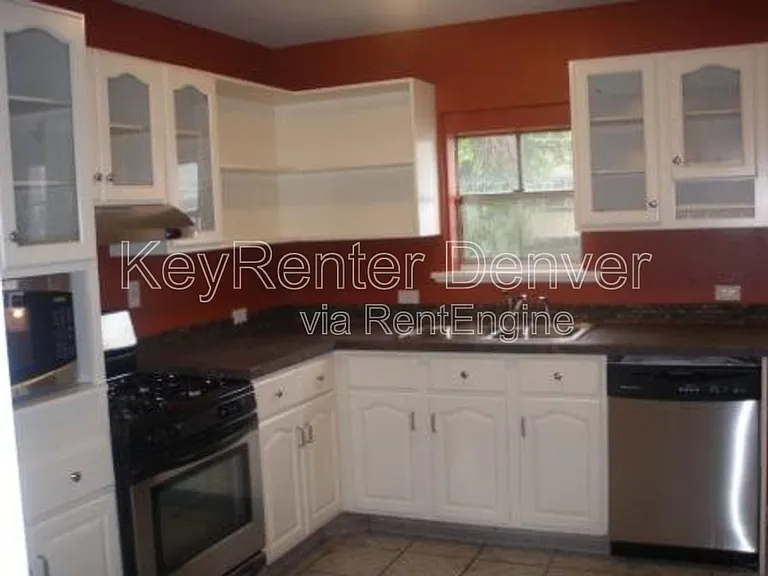 1540 N Zenobia St — Photo 5