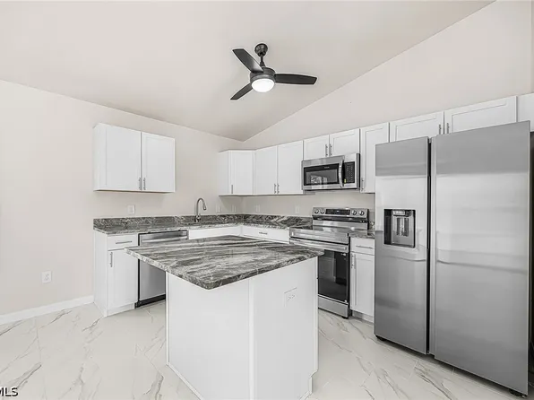 124 NE 15th Terrace Cpe, Coral, FL 33909