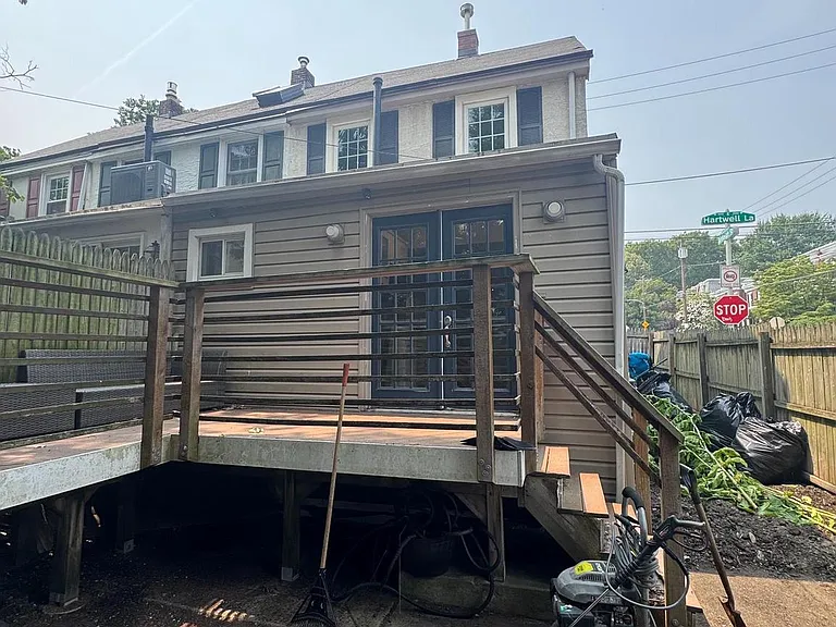 150 E Hartwell Ln — Photo 25