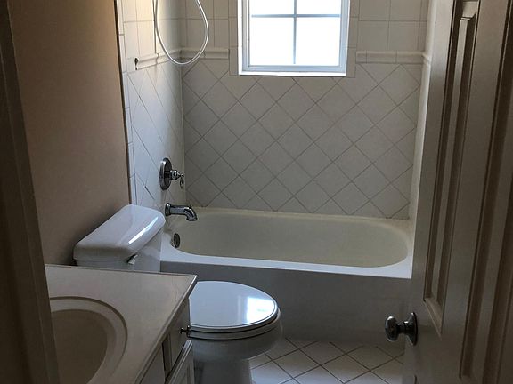 Full bath 1