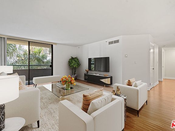 3rd image of 600 W 9th St APT 206