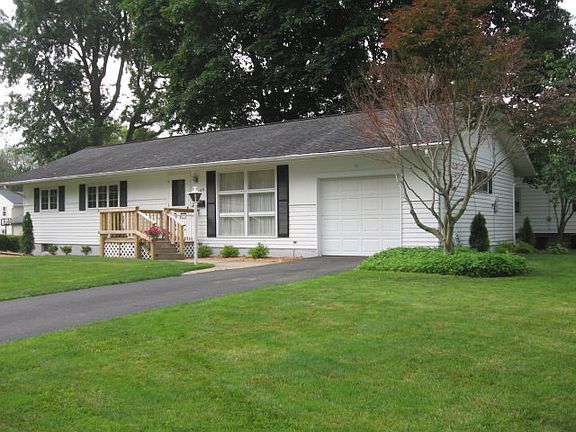 3rd image of 1009 Hoover Dr