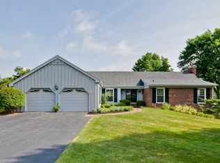 1410 Lake Shore Dr S, Barrington, IL 60010