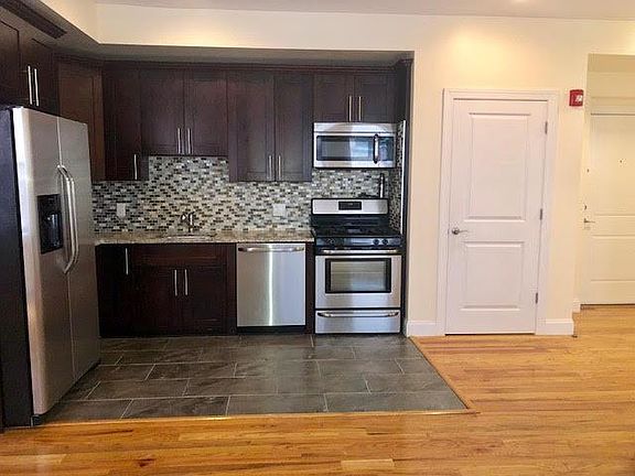 5th image of 95 N Walnut St APT 202