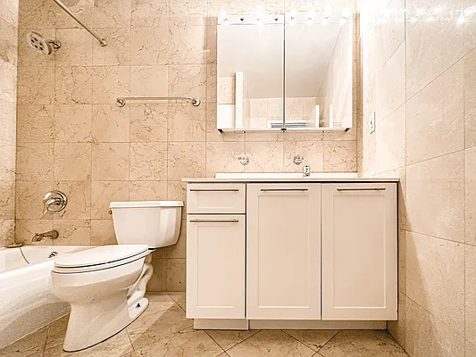 Rented by Manhattan Realty Group | media 27