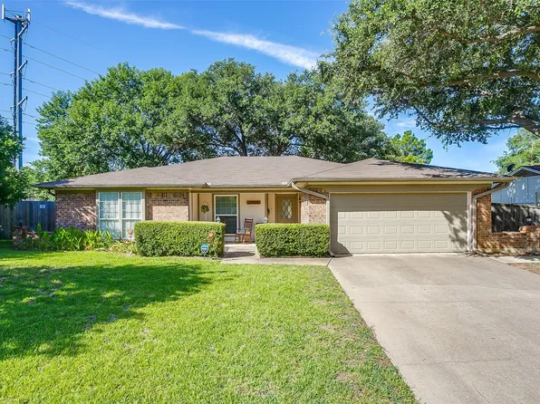 2900 Bluebonnet Ln, Bedford, TX 76021