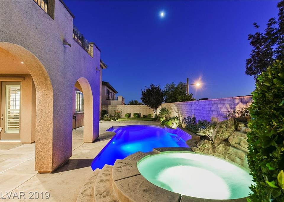 1st image of 865 Las Palomas Dr