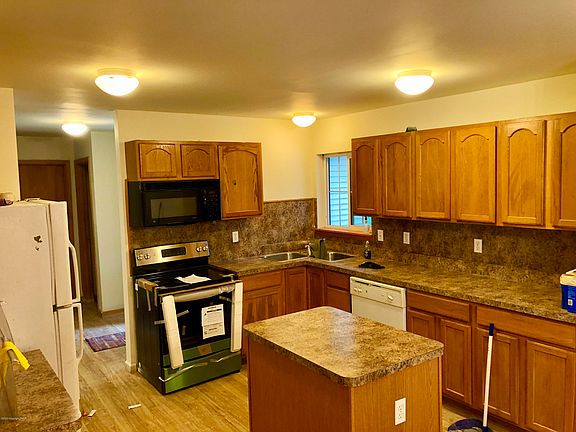 3rd image of 1337 Cambell Way