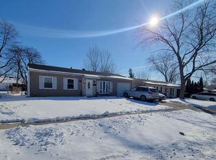 7 Ridge Cir, Streamwood, IL 60107