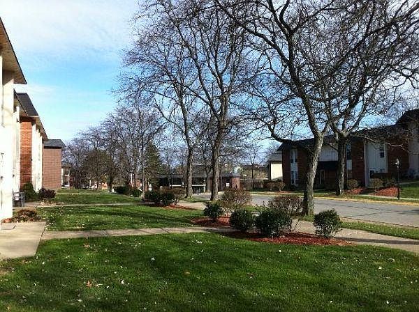 1st image of 223 College Park Dr