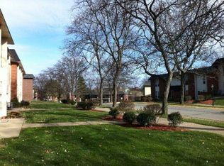 223 College Park Dr, Coraopolis, PA 15108