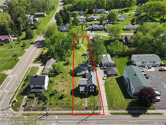 3rd image of 1721 Lincoln Way W