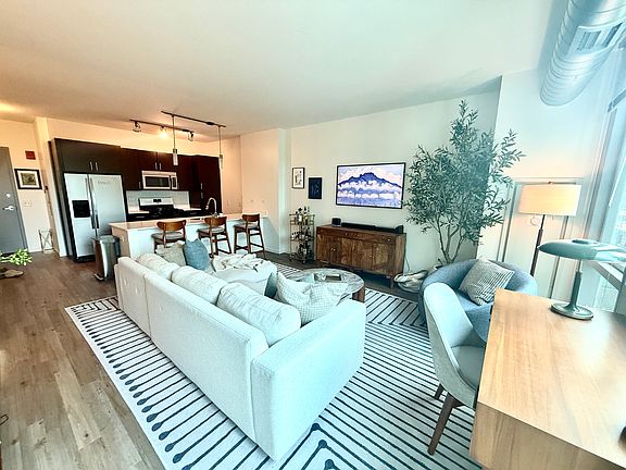 3rd image of 3741 N Halsted St #611