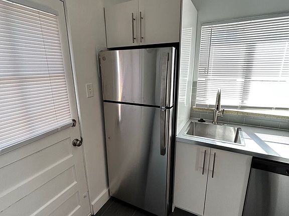 5th image of 1706 S Cook St #1710