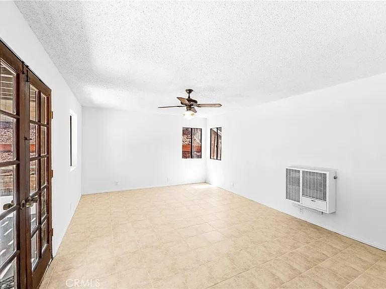 1407 Lakeside Ln — Photo 30