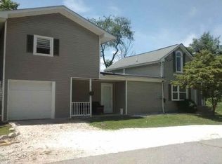 426 1st St SE, Pulaski, VA 24301