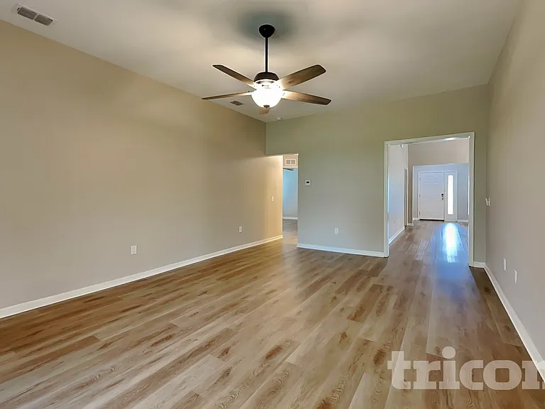 6046 Eagle Pointe Dr — Photo 3