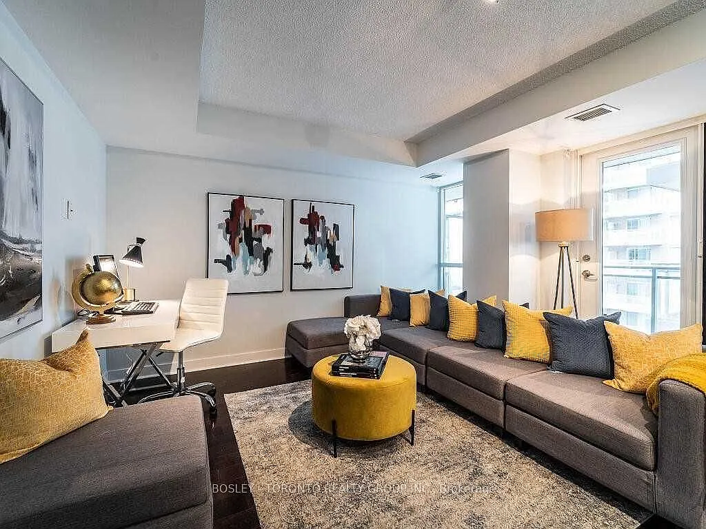 Zip Condos — Photo 4