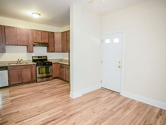 2nd image of 3828 N Sheffield Ave APT 2