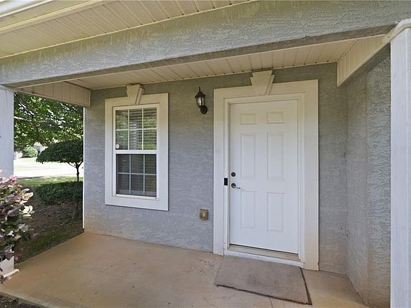 4th image of 114 Sanders Walk