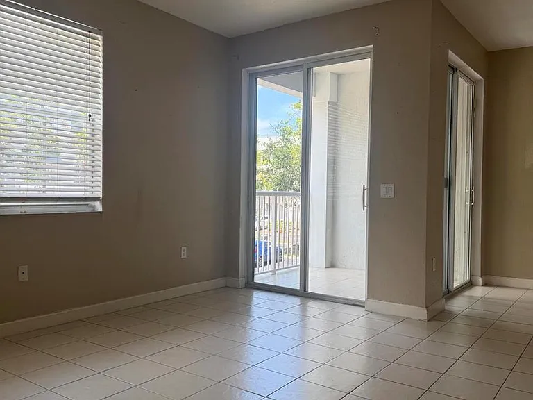 1121 Shoma Dr — Photo 16