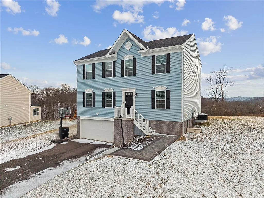 222 Victoria Dr photo 1