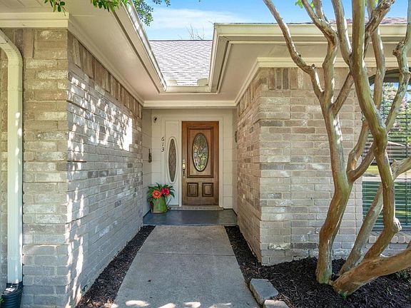 4th image of 613 Highland Meadows Dr